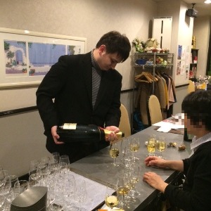 シェフハヤカワで開催されるルイロビション氏のセレクトワイン会のワイン会に参加されたお客様です。